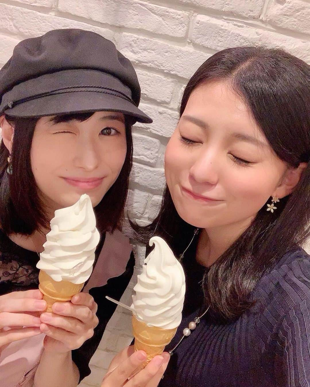 唯月ふうかさんのインスタグラム写真 - (唯月ふうかInstagram)「いろはちゃんと、札幌デートしました♪ 円山動物園に行って、北海道神宮でお参りして、濃厚ミルクアイス食べて、オータムフェストでご飯食べて(*^^)v  かわいいかわいい妹♡ 品があってお茶目で、歌がとんでもなく上手くて、癒しの存在です( ᵕᴗᵕ )  来年の「天保十二年のシェイクスピア」で一緒なので、心強い。。 とっても大満足な1日でした♪  #熊谷彩春 ちゃん #コゼット #唯月ふうか #エポニーヌ #来年は #お光 と #お冬 です」9月18日 14時58分 - fuka_yuduki