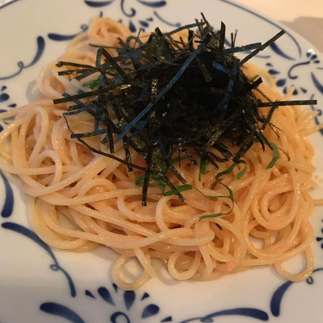 momonaさんのインスタグラム写真 - (momonaInstagram)「お散歩してたら、お洒落なカフェを見つけた!! めんたいこスパゲティ🍝  photo by @tomoconozaki  #ootd」9月18日 15時12分 - momona0517