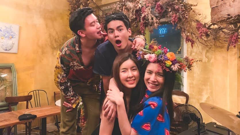 のインスタグラム：「_* cheers to November Bride 👰🏻 so happy for you two  P.Donut & P.Tarm 🌷 . . อะไรคือ hen night เอาดีดี 🤦🏻‍♀️🤣」