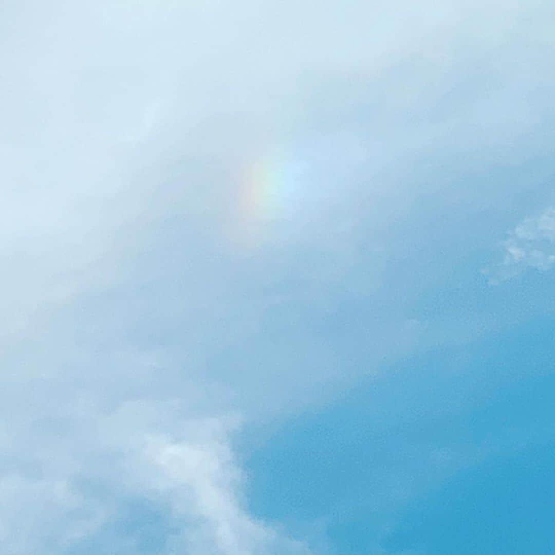 Yuka Mukaibayashiさんのインスタグラム写真 - (Yuka MukaibayashiInstagram)「彩雲、久しぶりに見た🌈 . . . 身体のゆがみを正すと、肌まで美しくなる . 肌と身体に効くエステ . 大垣 エステるあん . ブログとホームページはこちら ご覧ください♪ . ✨esthe Ruang ブログ https://ameblo.jp/ruang-esthe . ✨esthe Ruang HP http://ruang.jimdo.com . #彩雲 #エステるあん #大垣市 #タルミ #ほうれい線 #まぶたの下り #フェイシャル #プライベートサロン #完全予約制 #アンチエイジング #笑顔 #Ｏ2クラフト #ミレイ #高濃度酸素オイル #疲労回復 #小顔効果  #パワーレメディ #バランスリフト #肩こり #首こり #背中が重い #リフトアップ #女子力アップ  #むくみ #スッキリ」9月18日 15時33分 - ruang2013510