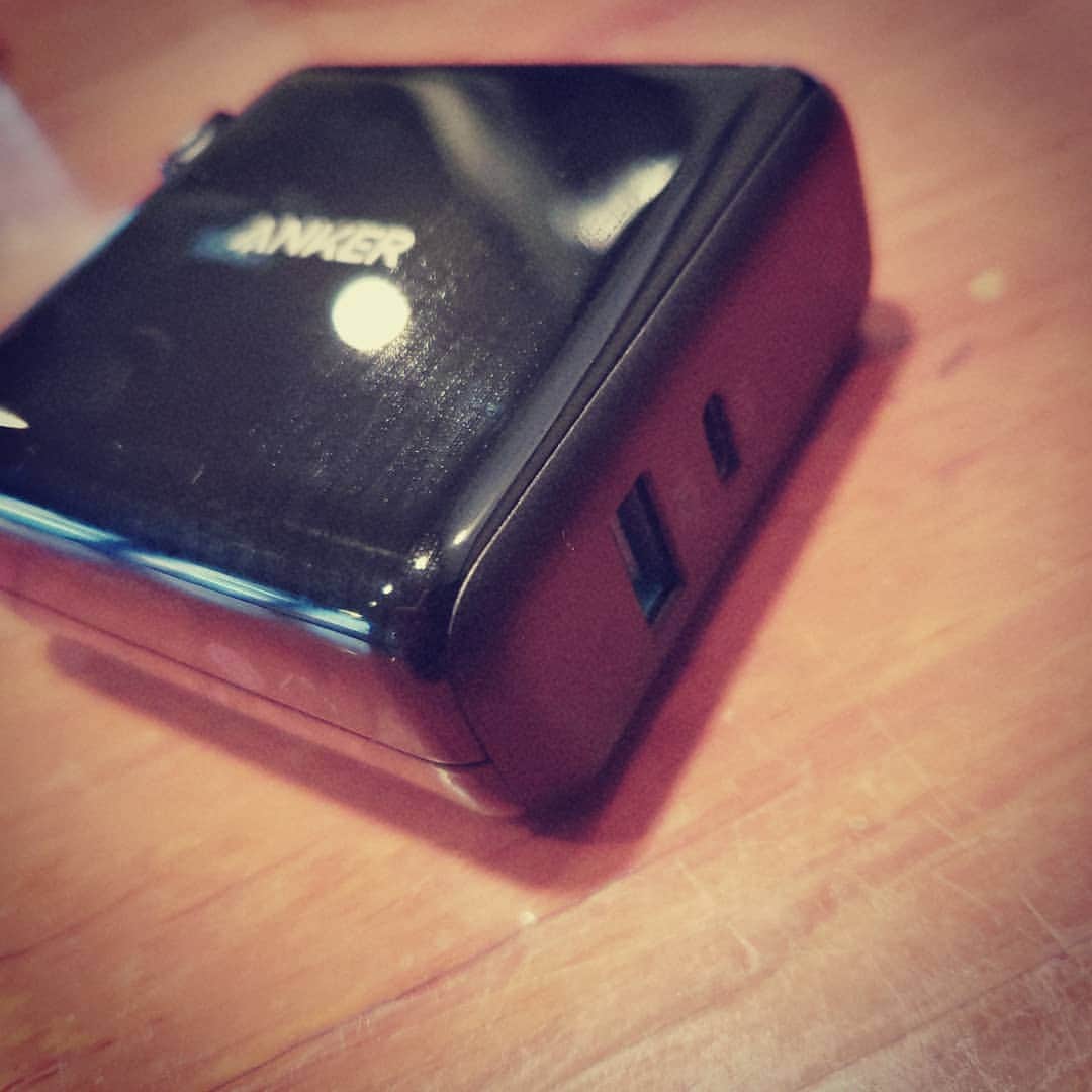涼平さんのインスタグラム写真 - (涼平Instagram)「最近手に入れて重宝してるのがAnkerのこの充電器。 パソコンとケータイを同時に充電できる🙆 とても便利🥺 ケータイの充電も早いしね🧚  #anker #充電器」9月18日 15時42分 - mm_peko