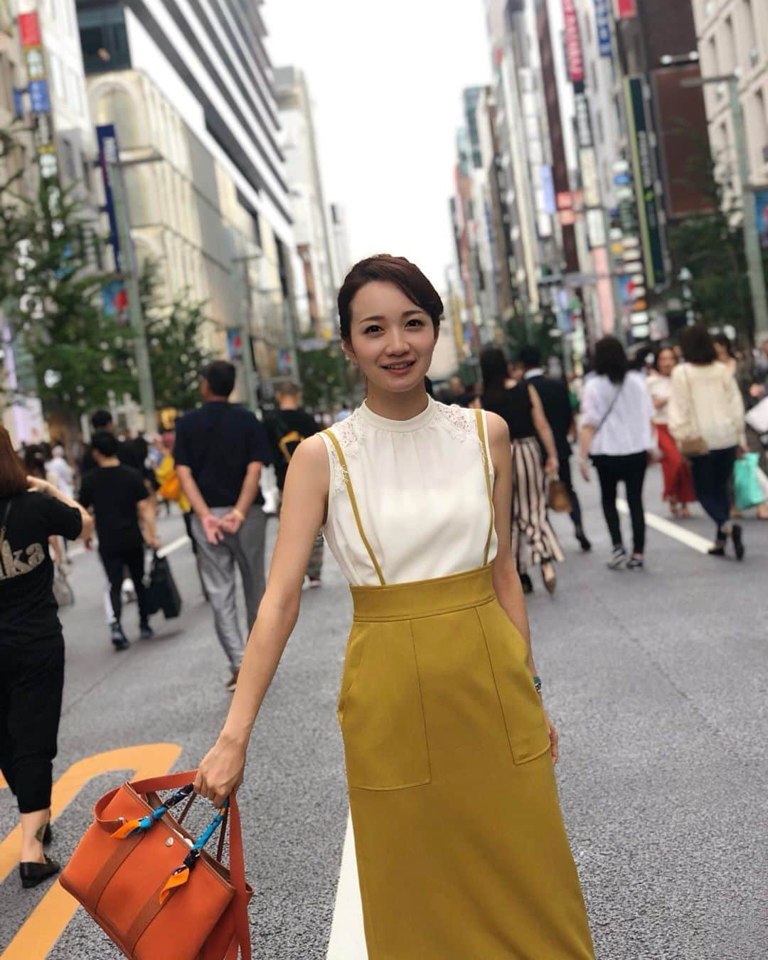 松原江里佳さんのインスタグラム写真 - (松原江里佳Instagram)「❤︎ 日本テレビ「news every.」 今日の18時15分〜特集コーナーに出演します♡ ❤︎ 急な告知になってしまいましたが、ぜひお付き合いください！🥰 ❤︎ 写真は銀座でお買い物したときの🛍 ❤︎ #news #newsevery #リポーター  #スターダスト  #フリーアナウンサー  #でこ #ノースリーブ #銀座 #秋」9月18日 15時45分 - erika_matsubara