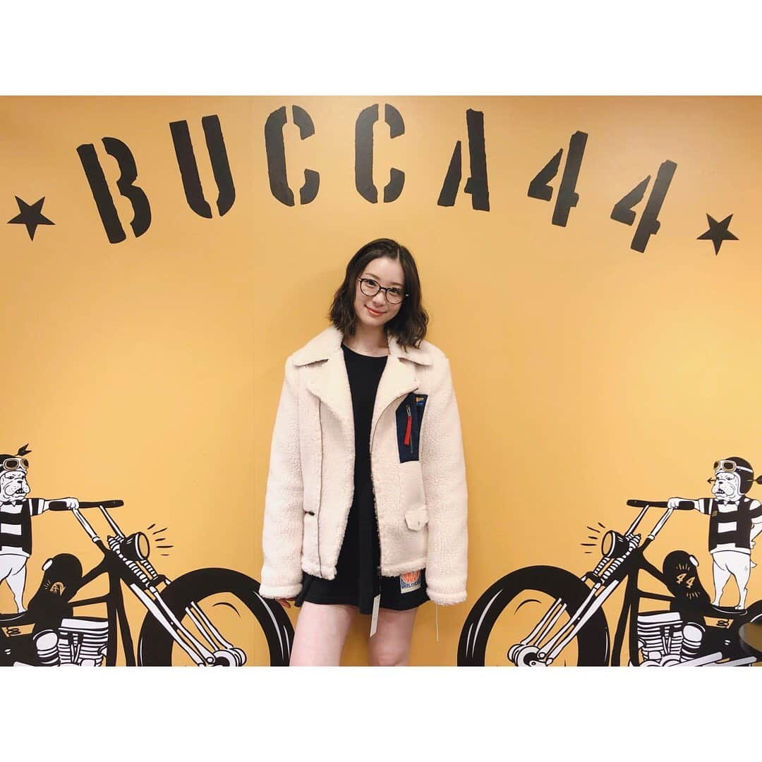 足立梨花さんのインスタグラム写真 - (足立梨花Instagram)「TKO木下さんのブランド﻿ BUCCA44に行ってきたよ〜❤️﻿ ﻿ オーバーサイズ可愛すぎ﻿ あと楽チンすぎ﻿ ﻿ 可愛いのが多くて幸せでしたぁ( ˶ˆ꒳ˆ˵ )﻿ ﻿  #bucca44 #TKO木下 さん #オーバーサイズ #ブカブカ #可愛い」9月18日 16時08分 - adacchee