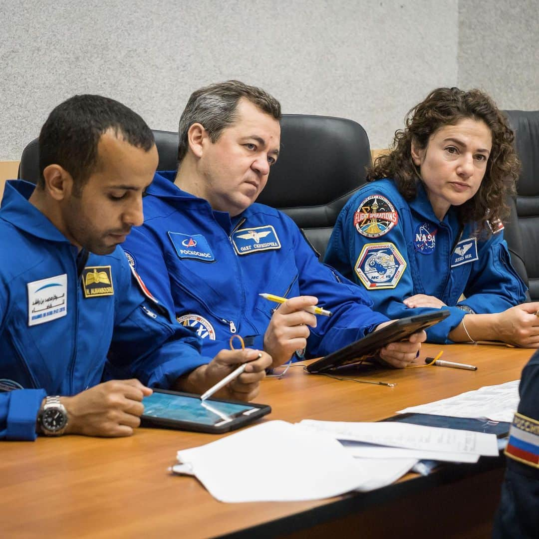 国際宇宙ステーションさんのインスタグラム写真 - (国際宇宙ステーションInstagram)「Three upcoming International Space Station residents are making final preparations before their launch next week. New Expedition 61 crewmates Jessica Meir and Oleg Skripochka will launch to the station on Sept. 25 with spaceflight participant Hazzaa Ali Almansoori. The trio stepped outside the Cosmonaut Hotel today at Kazakhstan’s Baikonur Cosmodrome for traditional tree-planting ceremonies and media activities. #nasa #roscosmos #astronaut #cosmonaut #kazakhstan #hotel #international #space #station #tree #media」9月19日 3時07分 - iss