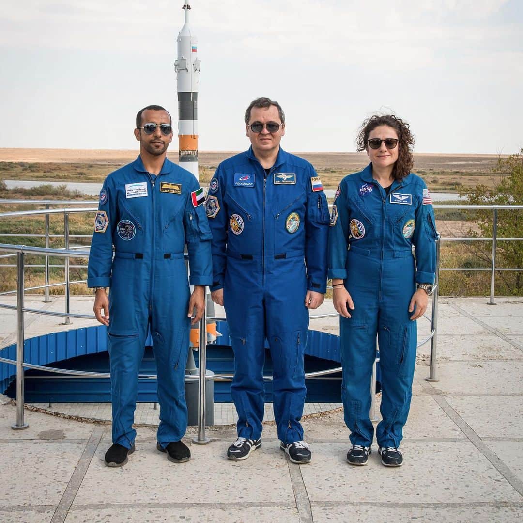 のインスタグラム：「Three upcoming International Space Station residents are making final preparations before their launch next week. New Expedition 61 crewmates Jessica Meir and Oleg Skripochka will launch to the station on Sept. 25 with spaceflight participant Hazzaa Ali Almansoori. The trio stepped outside the Cosmonaut Hotel today at Kazakhstan’s Baikonur Cosmodrome for traditional tree-planting ceremonies and media activities. #nasa #roscosmos #astronaut #cosmonaut #kazakhstan #hotel #international #space #station #tree #media」