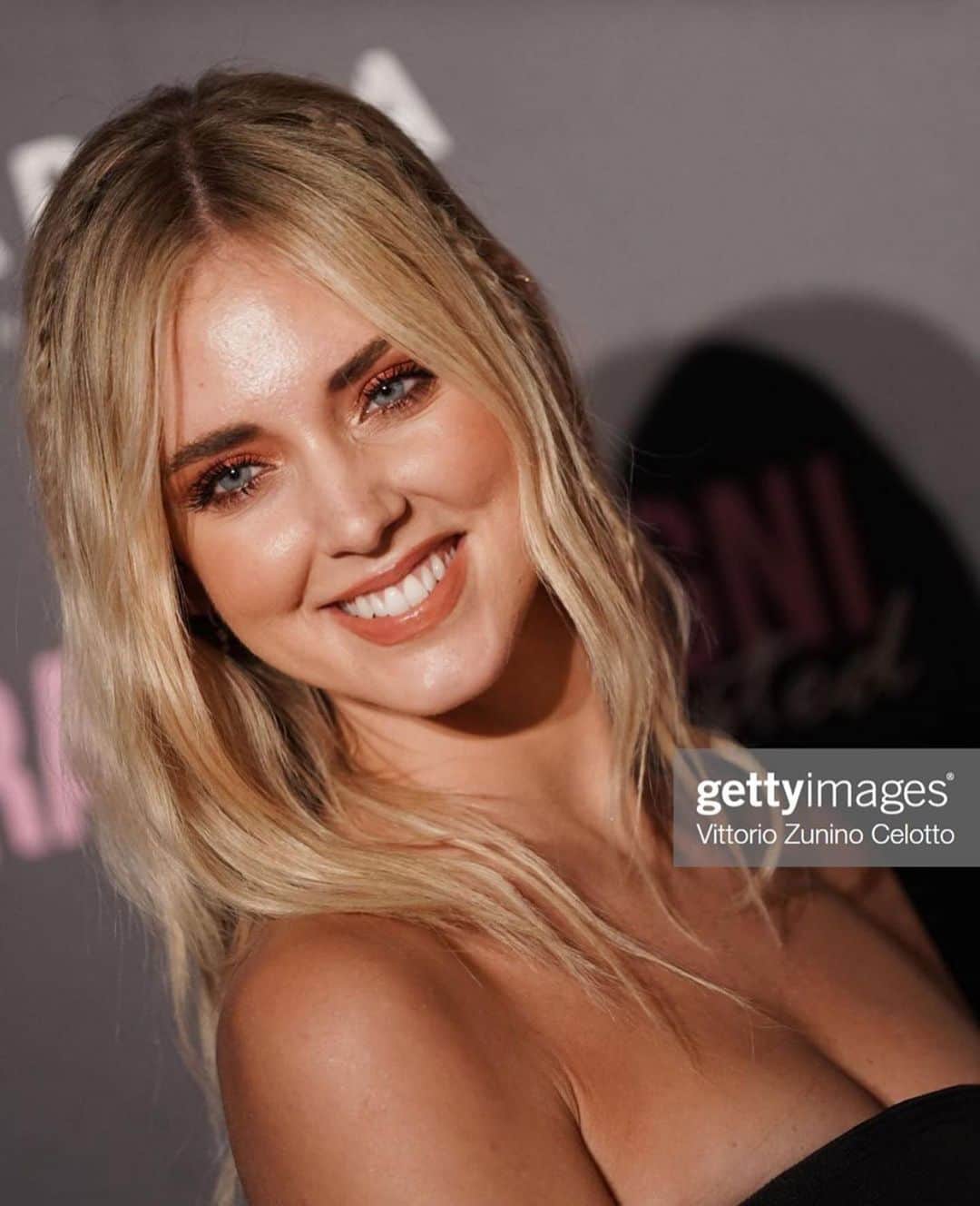 I N S T A B R A I Dのインスタグラム：「the beautiful @chiaraferragni rocking braids at her Chiara Ferragni Unposted documentary screening 📹」