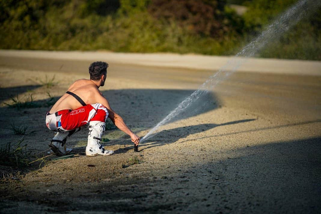 アンドレア・ドヴィツィオーゾさんのインスタグラム写真 - (アンドレア・ドヴィツィオーゾInstagram)「Flat track training! 💥 @petrux9 @7balda @michaelrinaldi21 @sava32  #dovi04 #desmodovi #AD04 #MissionWinnow #forzaducati #motogp #alpinestars #suomyhelmets #redbull #oldwildwest #biotekna #mondottica #DucatiEyewear 📷 @falex79」9月19日 1時54分 - andreadovizioso