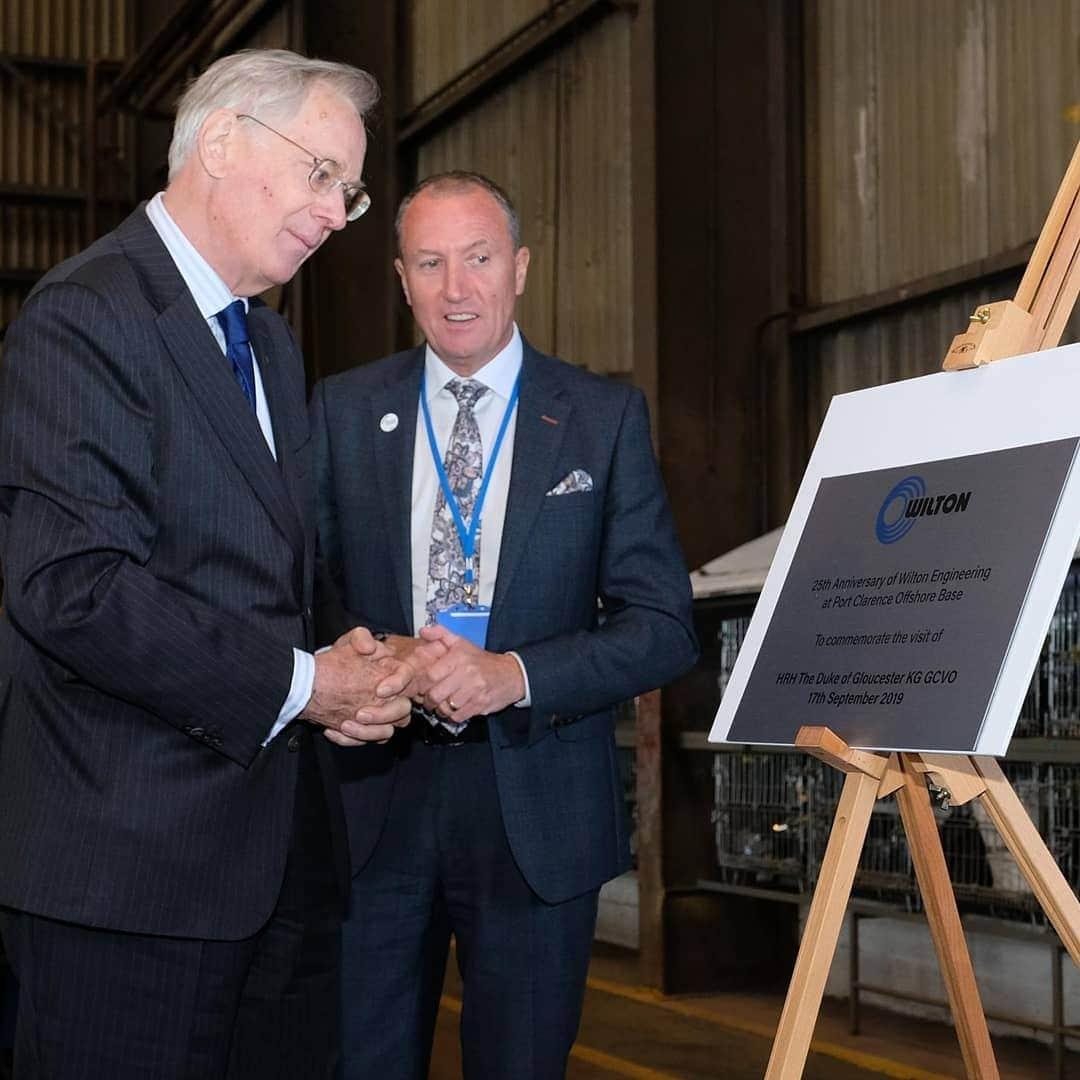 ロイヤル・ファミリーさんのインスタグラム写真 - (ロイヤル・ファミリーInstagram)「Yesterday, The Duke of Gloucester carried out a day of engagements in and around County Durham.  At Wilton Engineering, HRH met staff members and apprentices from the coating and blasting workshop as well as finding out more about the company’s logistics and quayside activities.  The Duke marked the company’s 25th anniversary by unveiling a plaque before presenting a gift to the company’s longest-serving employee who was employed when it opened.  At Tomlinson Hall The Duke joined celebrations for another local company celebrating a landmark anniversary. The pump distributors have been operating for 100 years.  HRH was greeted by local schoolchildren before finding out more about the organisation’s 100-year heritage and how it funds local community groups.」9月19日 2時04分 - theroyalfamily