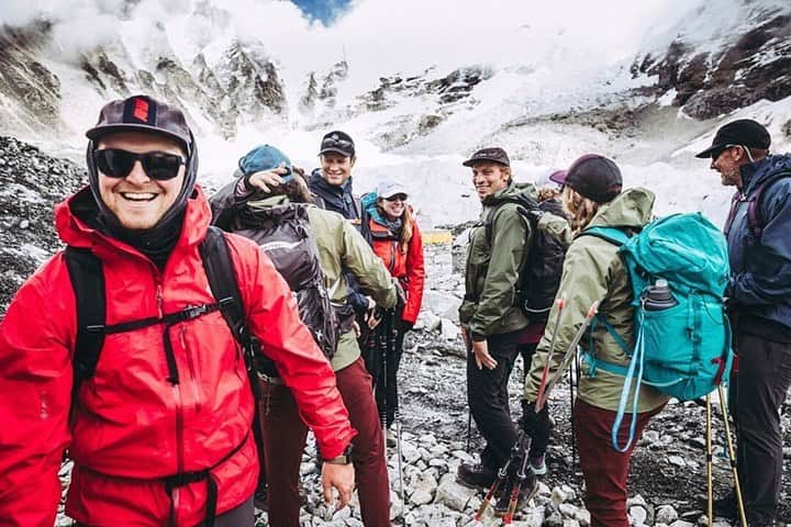 のインスタグラム：「High fives and hugs at 17,500 feet. The @mhweverest2019 trekking team reached Base Camp this week! We’re inspired by the dedication this team has brought to this expedition and are excited to share more of what they’ve learned from the experience. Next up, our climbing team prepares to attempt a rare autumn summit of Mt. Everest. 📷: @jess_talley #mhweverest2019」