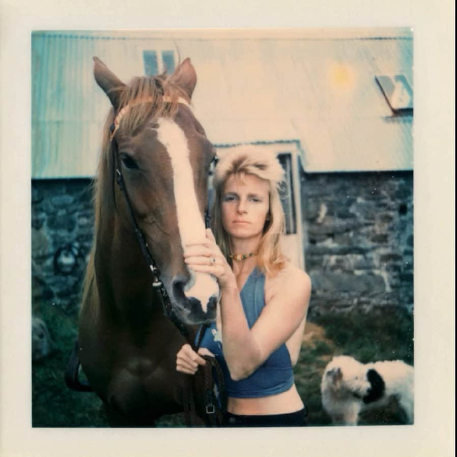 ステラ・マッカートニーさんのインスタグラム写真 - (ステラ・マッカートニーInstagram)「My life in photos by my Mum – Dudess! x Stella ⁣ ⁣ Documenting more than 200 unseen moments from 1970 – 1990, ‘Linda McCartney: The Polaroid Diaries’ focuses on Linda’s distinctive way of seeing the world and her family. Visit @Taschen’s website for more info.⁣」9月19日 2時18分 - stellamccartney