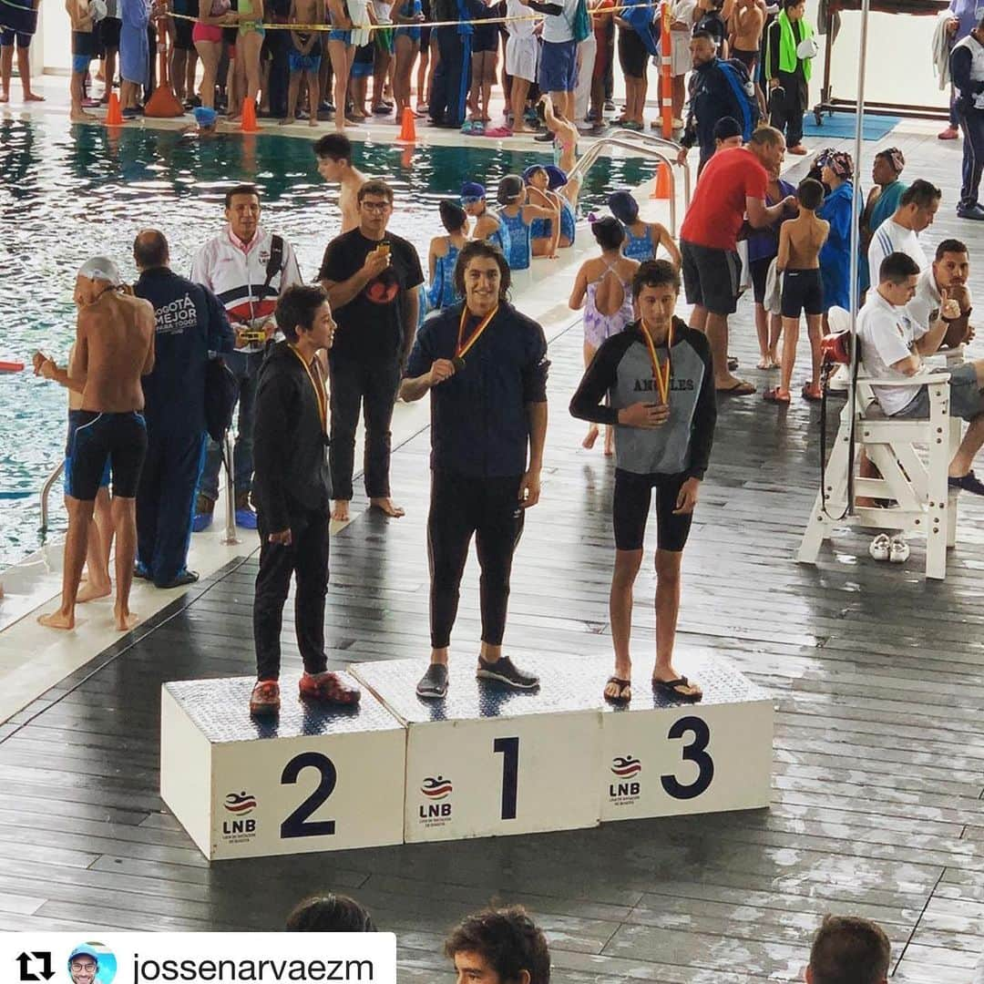 CRISSHURTADOさんのインスタグラム写真 - (CRISSHURTADOInstagram)「#MAMÁORGULLOSA  #Repost @jossenarvaezm with @get_repost ・・・ Figuró empacar maletas pa los primeros nacionales intercolegiados... orgulloso de tu proceso hijo, paso a paso , brazada a brazada con la fuerza que viene de Dios lograrás grandes cosas...Te amo hijo @juanjonarvaezh」9月19日 2時30分 - crisshurtado