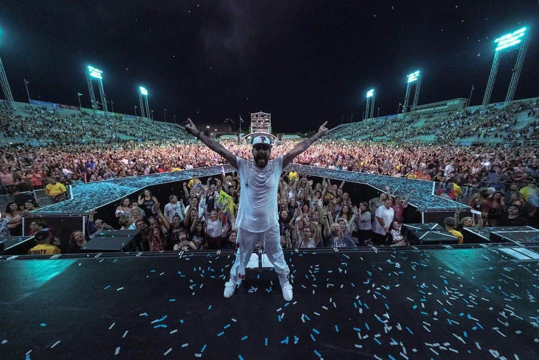 backstreetboysさんのインスタグラム写真 - (backstreetboysInstagram)「That’s a wrap on the North American leg of the #DNAWorldTour! Thank you guys for making this tour so special for all of us 🖤 #BSBHER」9月19日 2時43分 - backstreetboys