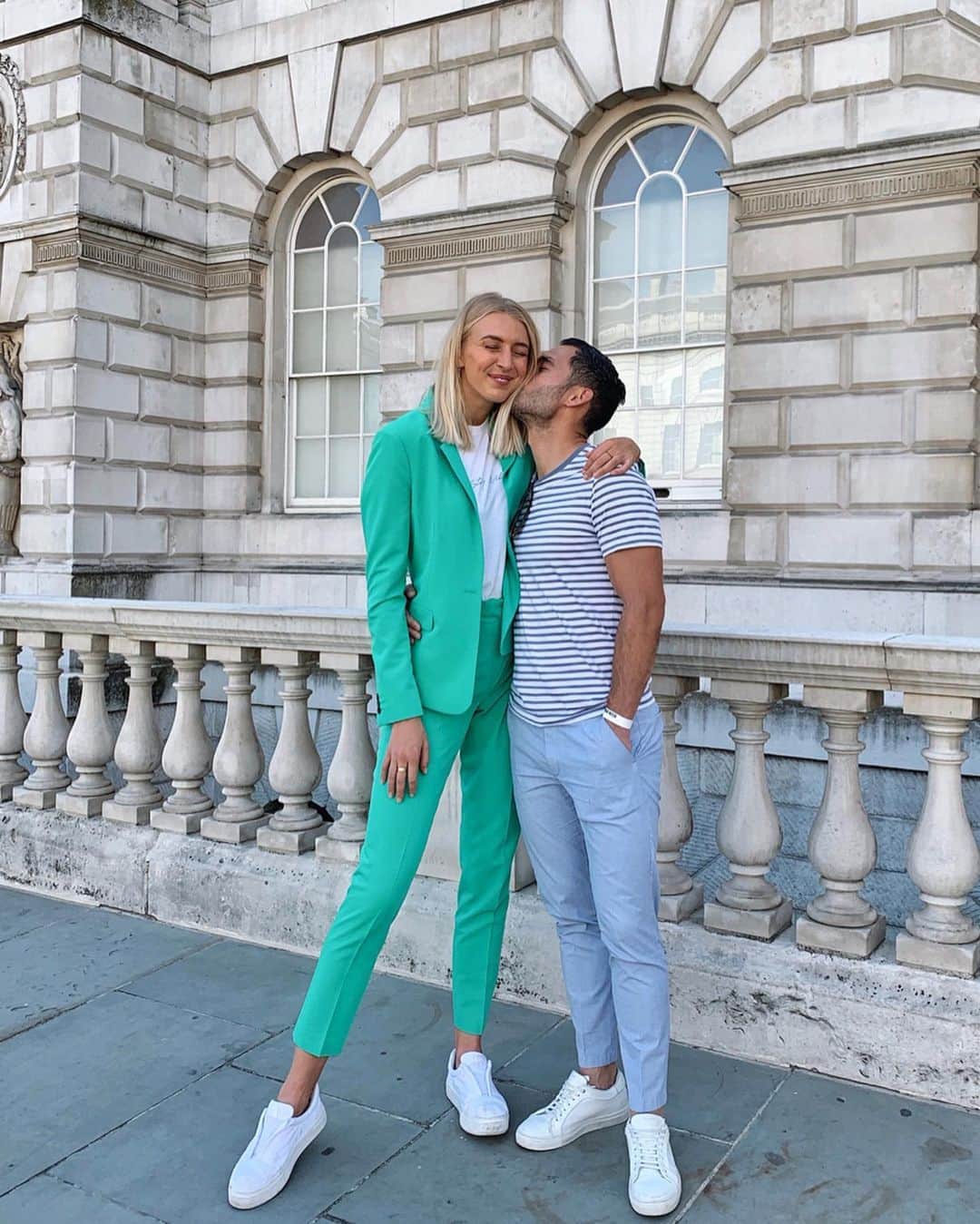 Zanna Van Dijkさんのインスタグラム写真 - (Zanna Van DijkInstagram)「You know what’s cool? Loving someone so much that conforming to societal norms doesn’t even cross your mind. Height doesn’t dictate compatibility, love is love and I love this man ❤️ #loveislove #tallgirls #relationships」9月19日 2時49分 - zannavandijk