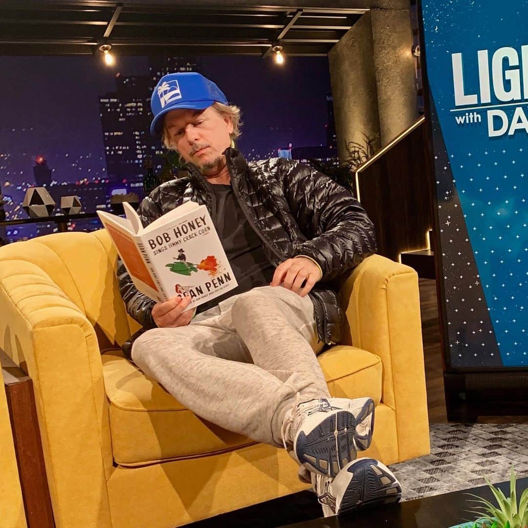 のインスタグラム：「Casually reading Sean Penn’s new book Bob Honey during commercials at work.  Sean will be on the show tonight. 🎥. ( is that a movie thing or mickey mouse? lolol)」