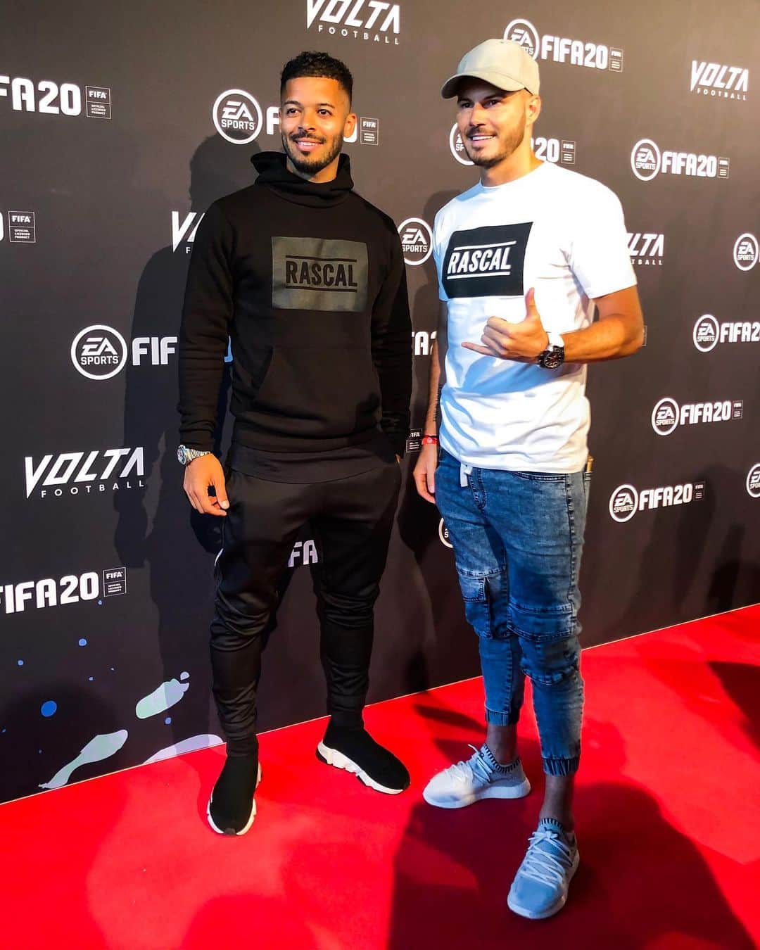 F2Freestylersのインスタグラム：「At FIFA 20 launch event! 🎮🔥⚽️ Can’t wait to pick up the new game in a couple of hours!! #FIFA20 #VOLTAFOOTBALL #BERASCAL @easportsfifa」