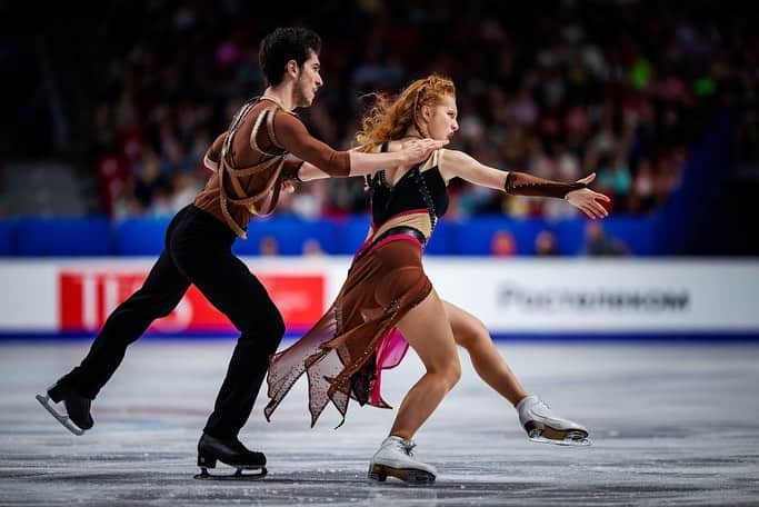 ISUグランプリシリーズさんのインスタグラム写真 - (ISUグランプリシリーズInstagram)「📸 There is something magical about capturing a moment in time. Visit isu.org and let us know which skater's photo is your ❤! 🔗 isu.org  #⃣ #JGPFigure #FigureSkating」9月18日 18時17分 - isufigureskating_x