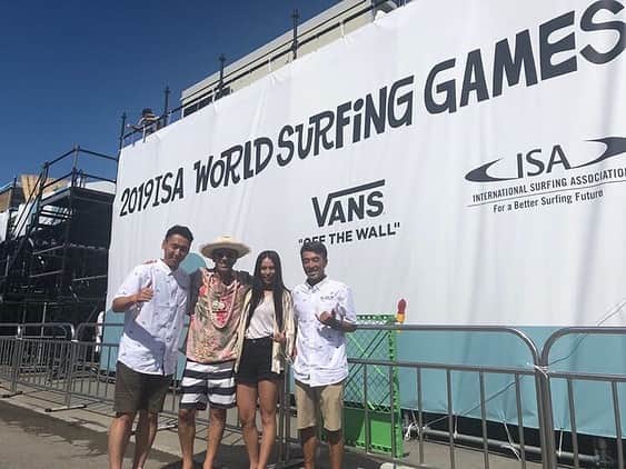 のインスタグラム：「2019 ISA WORLD SURFING GAMES presented by VANS 9日間、日本語Web 解説として参加させて頂きました。 歴史に残る素晴らしい大会に参加する機会を作って頂いたこと、本当に感謝の気持ちでいっぱいです。 感動的なシーンが多過ぎて解説しているこちらまで、グッとくる場面が多々ありました。 自分が大好きなサーフィンを少しでも沢山の方々に伝えられるよう、これからも頑張ります！ @isasurfing @abematv  #tokyo2020 #isasurfing #surfing」