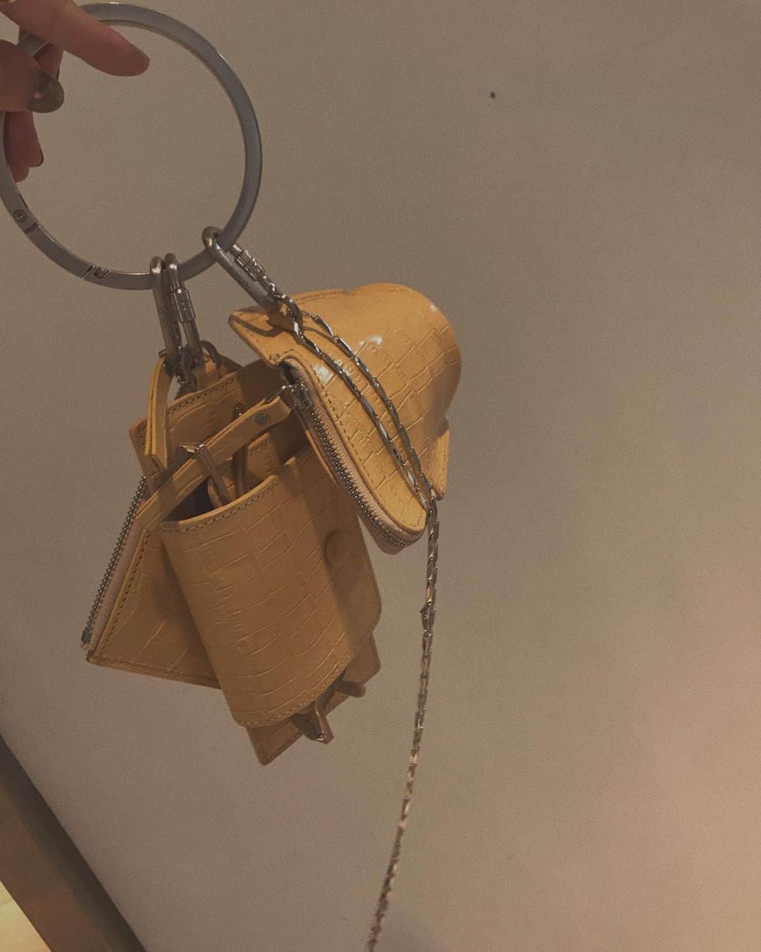 黒石奈央子さんのインスタグラム写真 - (黒石奈央子Instagram)「OSOIで目をつけたバッグたち。 . 今からオーダーなのでどれにするか迷い中  @osoi_official #osoi」9月18日 18時29分 - blackstone705