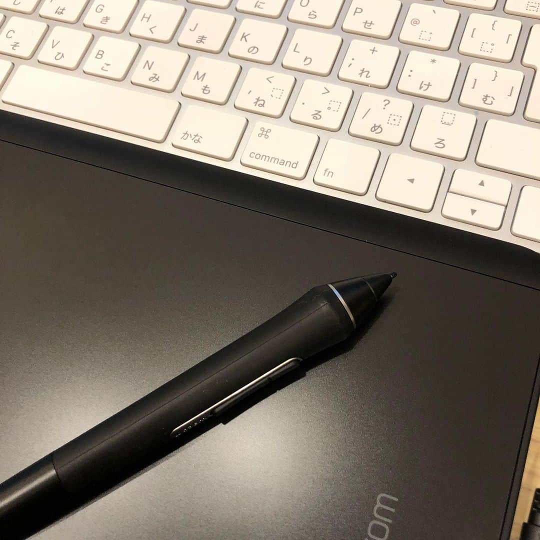 上杉洋史のインスタグラム：「Purchaced an Intuos Pro Small for my iMac. #wacom #intuospro  #intuosprosmall #pentablet」