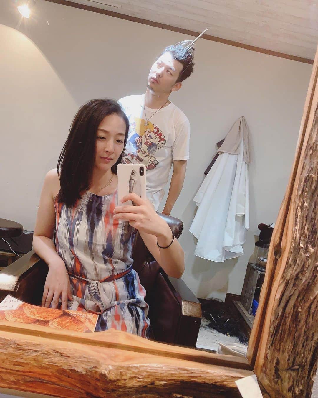 本間愛花さんのインスタグラム写真 - (本間愛花Instagram)「9/14の撮影の前に hairsalonApron @hairsalonapron さんへ💇🏻‍♀️ なんだかバタバタで髪の毛のことなんて うっかりすっかりさっぱり😱 忘れていました、、、 約半年ぶりのエプロンさん😊 撮影のために毛先を整えてもらい、 そしてロングにしていくためのカットも 施してもらいました。 山田さん、いつもありがとうございます！ いつも写真のために何かやってくれてありがとうございます！ また撮影のことも、アップしますね🙏🏻✨ . #hairsalonApron #ヘアサロンエプロン #緑が丘駅から徒歩1分 #自由が丘の隣」9月18日 18時22分 - aikahonma