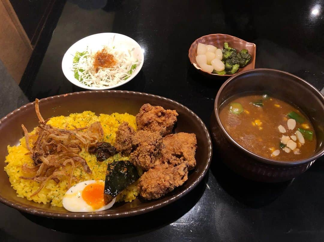 山本高広さんのインスタグラム写真 - (山本高広Instagram)「ランチ✨思った以上の量で食べ過ぎた💦🍛 #ランチ #カレー #すごい #ボリューム #🍛 #動画あり #喜楽亭」9月18日 18時29分 - _yamamoto_takahiro_