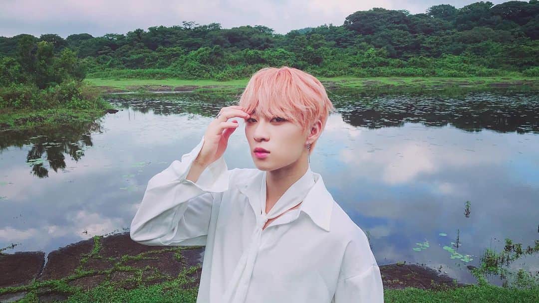 ピョン・ヒョンミンのインスタグラム：「드디어 내일입니다! 엠카에서 만나요❤️」