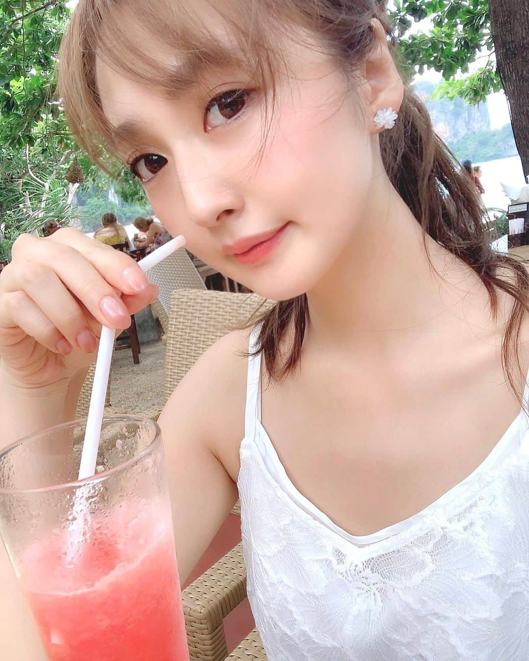 西村笑花さんのインスタグラム写真 - (西村笑花Instagram)「🍉 ・ ・ どこで食べてもフルーツやフルーツジュースが 美味しかったよ🥰❣️ ドラゴンフルーツとマンゴーがすごくおいしかったなぁ〜🇹🇭❤︎ #watermelonjuice #yum #thai #thailand #krabi #krabithailand #emika_trip #えみかぐるめ」9月18日 18時48分 - emika_nishimura