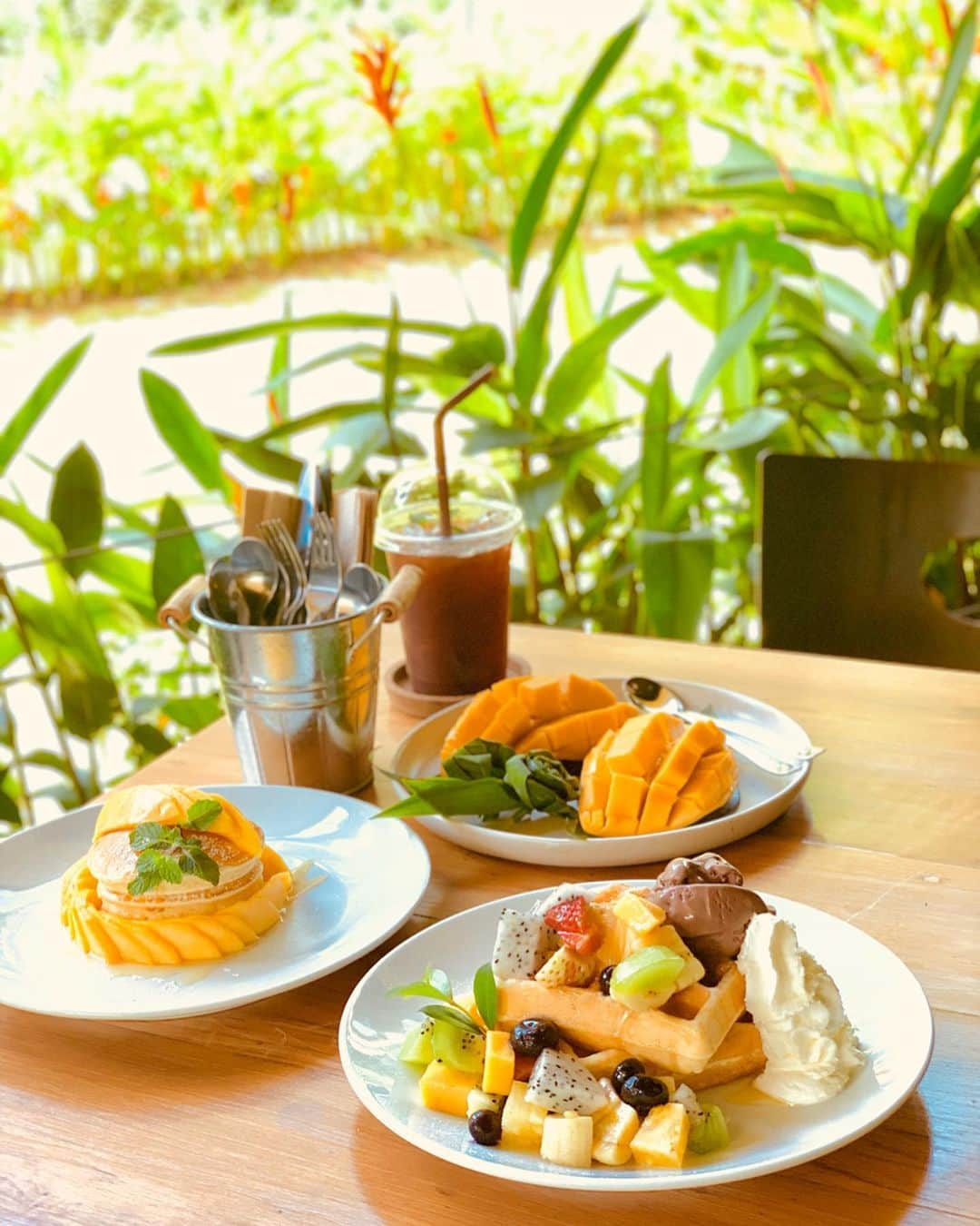 西村笑花さんのインスタグラム写真 - (西村笑花Instagram)「🍉 ・ ・ どこで食べてもフルーツやフルーツジュースが 美味しかったよ🥰❣️ ドラゴンフルーツとマンゴーがすごくおいしかったなぁ〜🇹🇭❤︎ #watermelonjuice #yum #thai #thailand #krabi #krabithailand #emika_trip #えみかぐるめ」9月18日 18時48分 - emika_nishimura