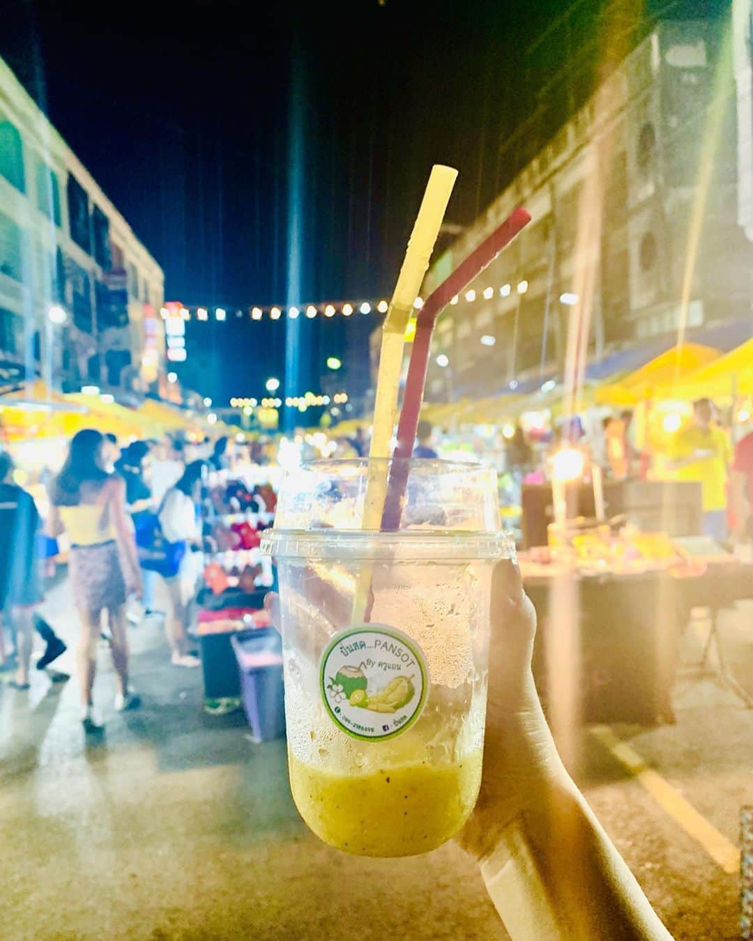 西村笑花さんのインスタグラム写真 - (西村笑花Instagram)「🍉 ・ ・ どこで食べてもフルーツやフルーツジュースが 美味しかったよ🥰❣️ ドラゴンフルーツとマンゴーがすごくおいしかったなぁ〜🇹🇭❤︎ #watermelonjuice #yum #thai #thailand #krabi #krabithailand #emika_trip #えみかぐるめ」9月18日 18時48分 - emika_nishimura