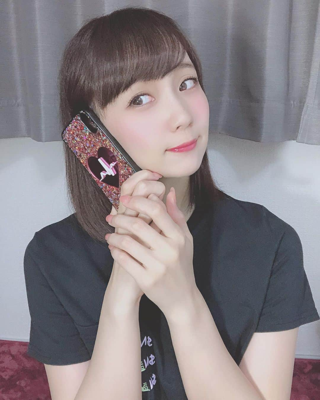 大段舞依さんのインスタグラム写真 - (大段舞依Instagram)「﻿ ﻿ もしもし〜📞﻿ ﻿ キラキラ可愛いでしょ🥺✨💕﻿ ﻿ ﻿ ﻿ #2019倍 #キラキラ #iPhoneケース﻿ ﻿ ﻿」9月18日 18時45分 - maichi_1004