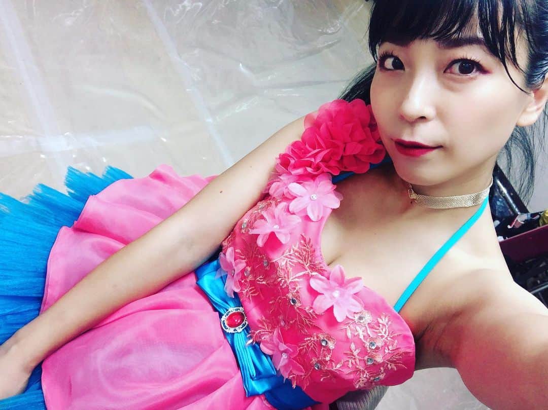 のインスタグラム：「アイスリボン横浜文化体育館大会、イケメンさんとうのちゃんのwithさせてもらいました！ 楽しかった！うのちゃんおめでとう！！ 先月も思ったけど、シャッターリボンで気づいたけど、わたしリングの上でずっと笑顔！笑顔の写真載せてくれてるのかな！ありがとう😊 なん年ぶりにお会いした真琴さん！嬉しかったー💕  #アイスリボン #女子プロレス」