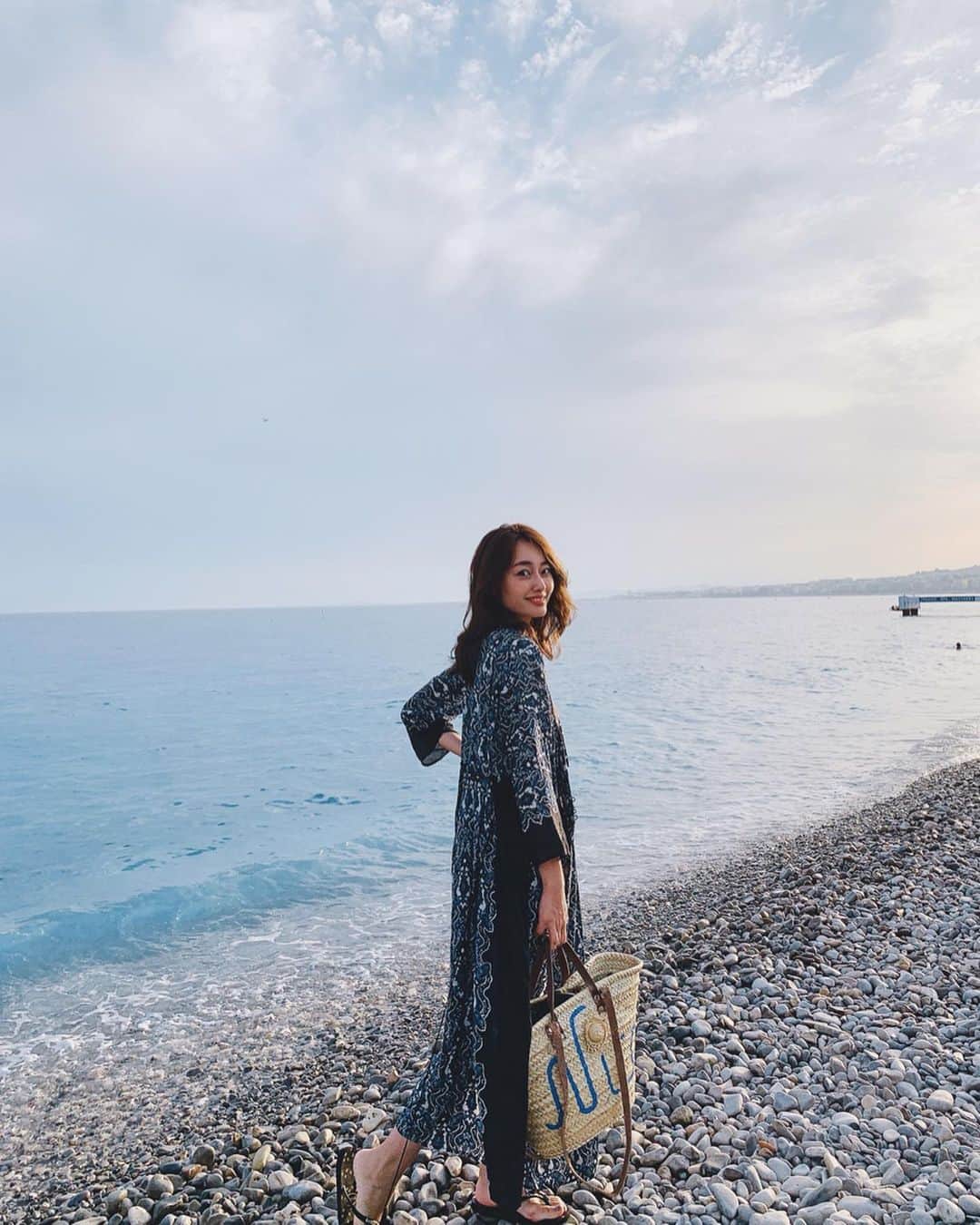 小祝麻里亜のインスタグラム：「Nice,France🇫🇷 ． ． 紀元前のギリシャ人による建設から始まって、ローマ帝国に支配されたり…フランス領土といえど、色んな国の歴史や文化が入り混じるニース。 ． ． フレンチはもちろん、イタリアンも豊富だから沢山頂きました☺️💕 ． ニース サラダ(日本だとよく食べるニース風サラダ 笑) イタリアンはピザやパスタなど…南仏だから、たくさんの魚介も頂きましたよ❣️ ． ． 海の幸を使った食べ物が本当においしいです☀️☀️☀️🇫🇷 ． ． ＿＿＿＿＿＿＿＿＿ #ニース #コートダジュール #プロヴァンス #フランス #南フランス #ヨーロッパ #南仏  #ビーチ #フランス旅行 #旅行 #France #NICE #provence  #cotedazur #travel #vacation #여행일기 #여행스타그램 #여행스냅 #니스 #프랑스」