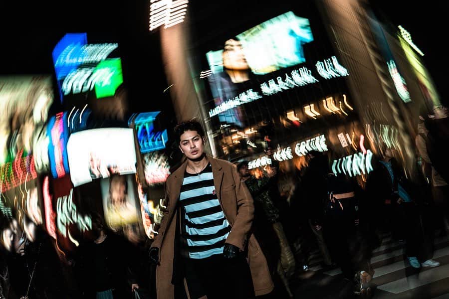 のインスタグラム：「この人の写真の世界観に一目惚れして、 しつこくアプローチして実現したセッション🤝🔥📸 @jxnxj2336  #shooting#photo#photography  #撮影#モデル#俳優#カメラマン#写真 #model#被写体#portrait#ポートレート#作品撮り#宣材写真#一眼レフ#モデル募集  #写真好きな人と繋がりたい  #ファインダー越しの私の世界  #tokyo#japan#cool#beauty#love#shibuya#渋谷#japan#夜景」
