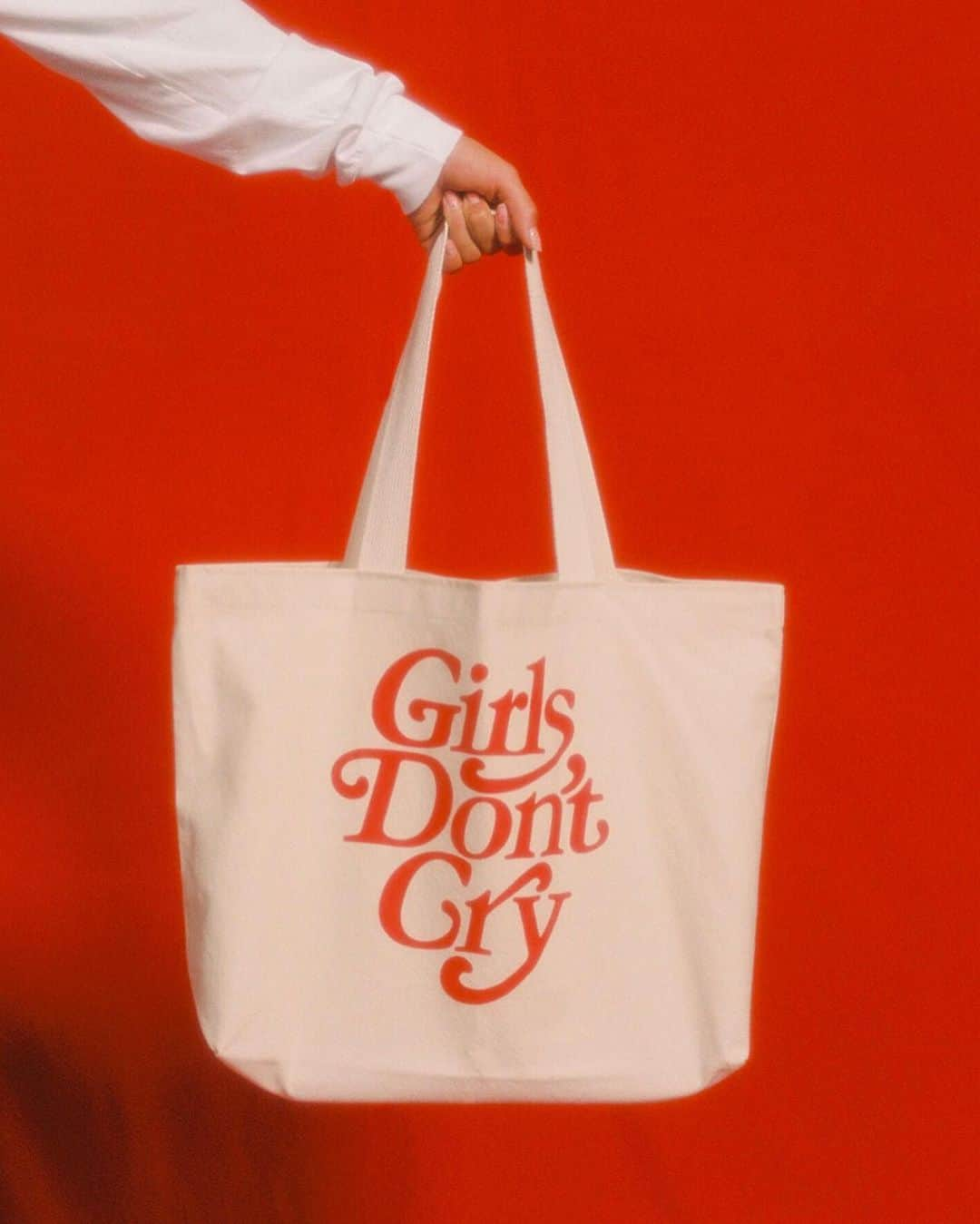 HYPEBEAST Japanさんのインスタグラム写真 - (HYPEBEAST JapanInstagram)「@hypebeaststyle : VERDY が Girls Don't Cry から久しぶりの新作コレクションをリリース。それにともない、公式オンラインショップ『girlsdontcryshop.com』がオープン決定⁠⠀ ▶︎詳細はプロフィールリンクから⁠⠀ Photos: Asato IIDA/GIRLS DON'T CRY⁠⠀」9月18日 19時09分 - hypebeastjp