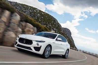 Maserati Japan | マセラティ ジャパンのインスタグラム：「11/10に大阪で開催の『Maserati Japan EXPO 2019』では、特設サイトから事前チェックインを申し込まれたお客様へ、2020年新型モデルの2Daysモニター試乗体験をはじめ、ここでしか手に入らないオリジナルグッズが手に入る、特別なプレゼントキャンペーンを実施中。皆様のお申込みをお待ちしております。 応募・詳細はこちらから： https://www.maseratijp-official-event.com/ 【賞品】 マセラティ 2020年新型モデル 2Days モニター エクスペリエンス（1組） 応募期間：8月8日（木）〜11月8日（金） 【第2弾 プレゼント】 応募期間：9月9日（月）〜11月8日（金） A賞 マセラティ オリジナルタイトリスト ゴルフボール3個セット （非売品/３名様） B賞 マセラティ AURORAボールペン（非売品/3名様） C賞 マセラティ オリジナル グラス（非売品/３名様） #Maserati #マセラティ #MaseratiJapan #マセラティジャパン #MaseratiJapanEXPO」
