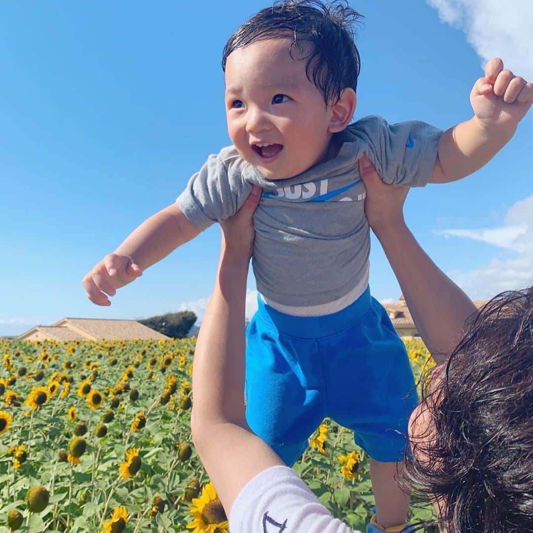 のインスタグラム：「📸フォトコンテストの当選者様が決まりました！📸 . 8月に開催された「夏休み」をテーマにした フォトコンテストの当選者様が決定しました！ . 第1回nunaフォトコンテストの最優秀賞は、、、、 @yocchi_____さんです🎉🎉 . お祭りやプール、ひまわり畑など お子様との楽しい「夏の思い出」のお写真を たくさん投稿してくださいました⭐️ . 今回どの作品もとっても素晴らしく 選考するのがすごく難しかったです。。。🤔 ご応募していただいた皆様、ありがとうございました♪ . さらに現在、第2回フォトコンテストを開催中です＊ テーマは『もぐもぐタイム』！！！ . 今回の賞品はお子様とのお食事で大活躍すること間違いなし◎ オランダのベビーブランドnuna(ヌナ)の🇳🇱 ハイチェア【ZAAZ（ザッズ）】 . 今月も皆様のご投稿を心よりお待ちしております☆」