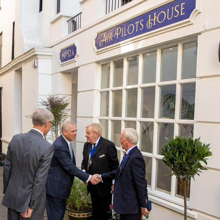 ロイヤル・ファミリーさんのインスタグラム写真 - (ロイヤル・ファミリーInstagram)「✈️ Yesterday, The Duke of York opened Air Pilots House.  Established at Guild in 1929, the Honourable Company of Air Pilots aims to ensure that aircrafts are piloted and navigated safely.  The opening of the new Air Pilot House will enable the company to continue their charitable work, education and training.  In 2014, The Duke of Edinburgh, Patron, presented the company their Royal Charter after Her Majesty The Queen granted it with an ‘Honourable’ status.」9月18日 19時52分 - theroyalfamily