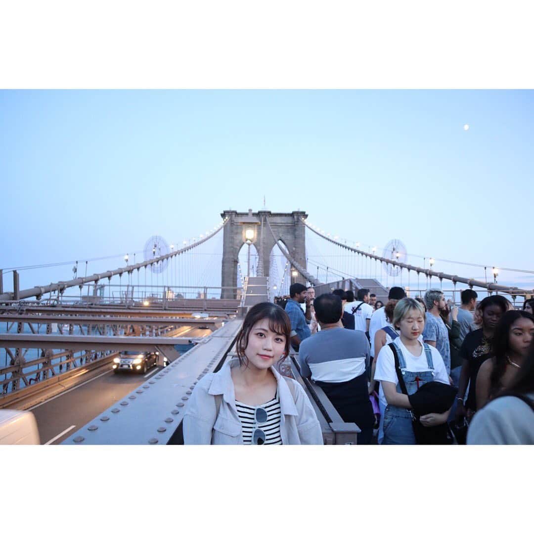 のインスタグラム：「こういうときにキメキメにポーズできる人に めちゃくちゃ憧れます、、 . #ブルックリン橋 #海外旅行 #ニューヨーク旅行 #アメリカ旅行  #brooklynbridge #travelnyc  #instagood #instamood #キャノン #ミラーレス一眼」