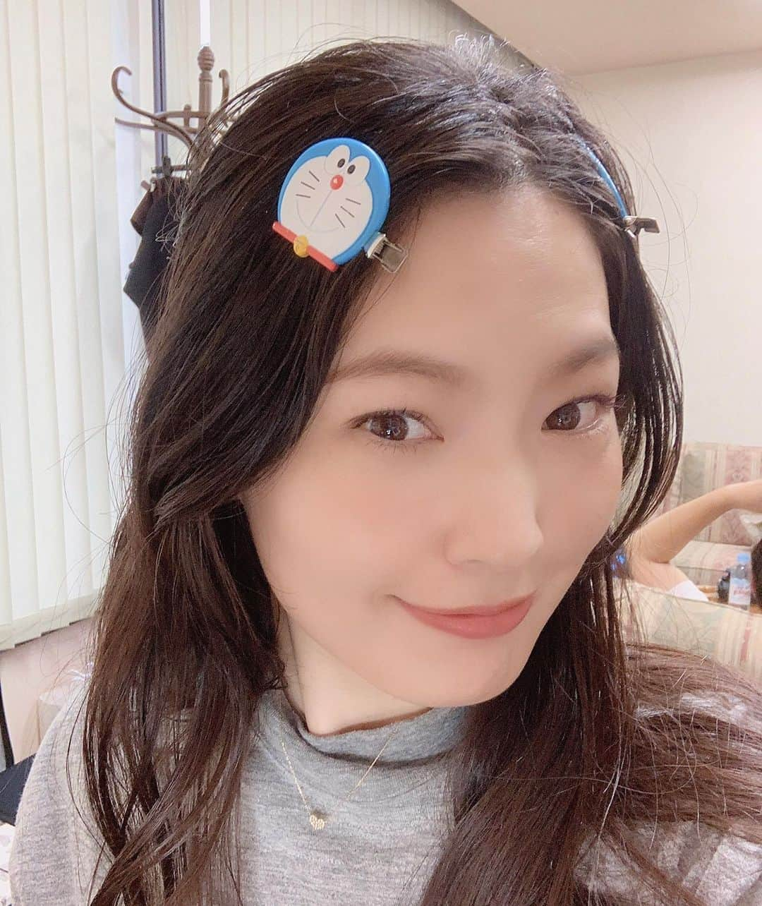 森貴美子さんのインスタグラム写真 - (森貴美子Instagram)「気づいたら頭にドラちゃん。 こんなに存在感があるのに、話に夢中になり過ぎてて途中まで気づかなかった🤭笑笑 ・ ・ ・ 🐈🐈🐈 #ヘアメイク中 #気づいたら #頭にドラえもん #헤어메이크 #도라에몬 #모델 #일본모델  #촬영」9月18日 20時32分 - morikimi_morikimi