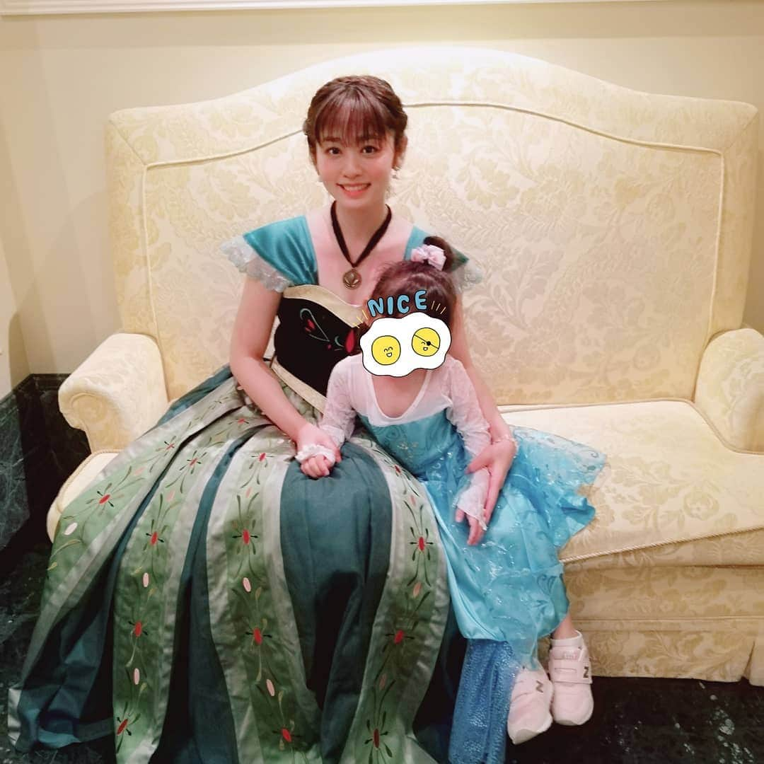 池田裕子さんのインスタグラム写真 - (池田裕子Instagram)「姪っ子誕生日のお祝いで家族でディズニー😁 姪っ子とアナ&エルサ❄️ #ディズニーハロウィン #ディズニー #ディズニーランドホテル #アナ雪 #disney #disneyland #disneyhalloween #dハロ仮装 #アナと雪の女王」9月18日 20時49分 - kurimushiyoukan