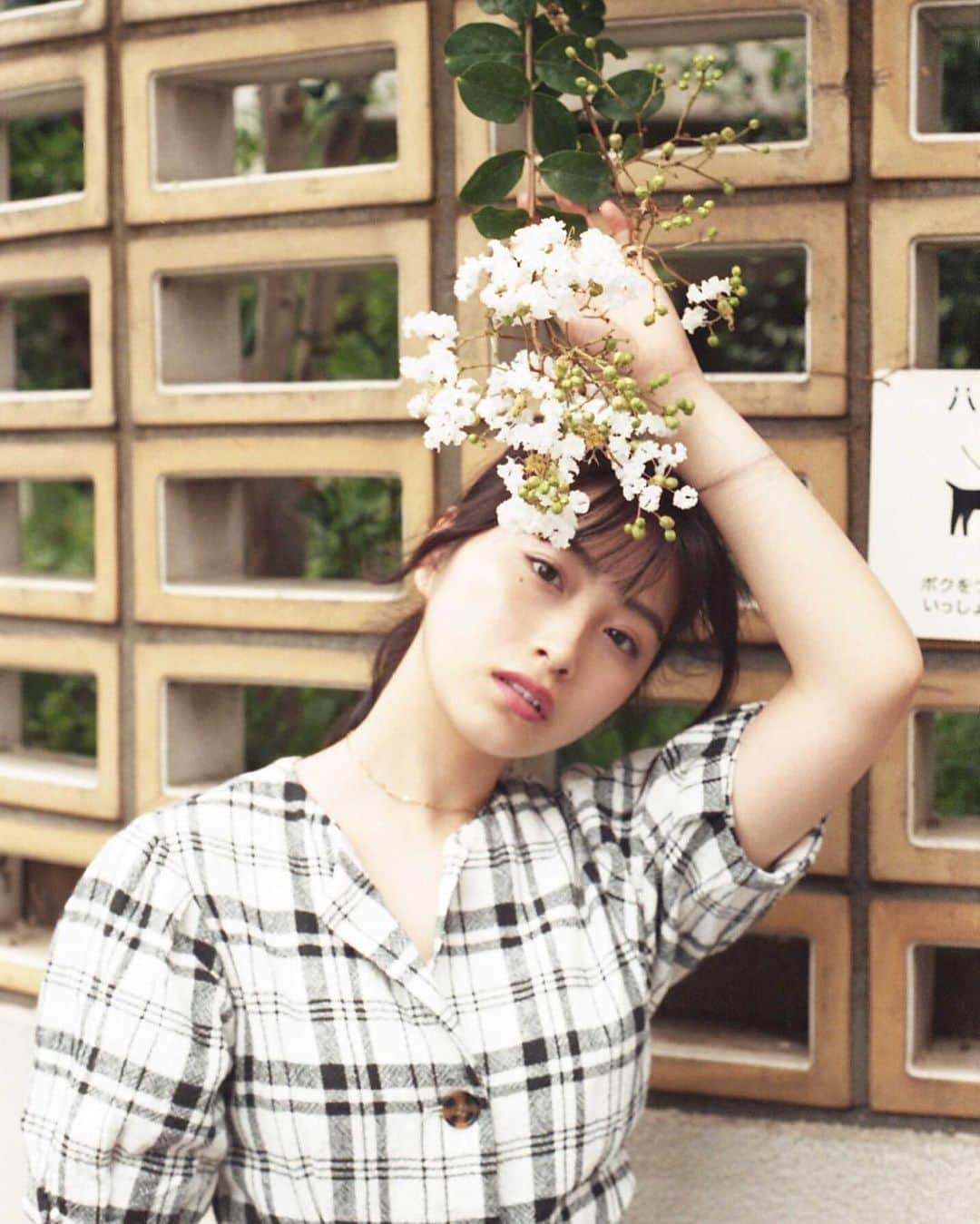 永井理子のインスタグラム：「懐かしいこの写真🌿  すこし、肌寒くなってきたね。 みんなの夏の思い出はなんですか〜🤔」