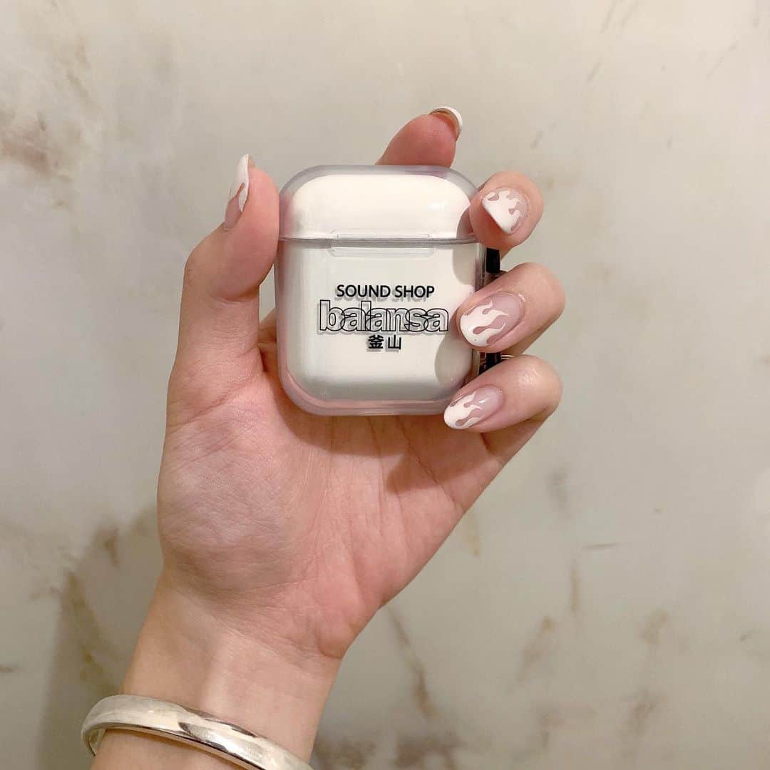 原涼香のインスタグラム：「NEW NAIL 🔥🔥🔥💓 @mamijingu さんありがとうございます♡ ㅤㅤㅤㅤㅤㅤㅤㅤㅤㅤㅤㅤㅤ AirPodsケースは @soundshop_balansa 🇰🇷 クリア欲しかったからかわい〜！ ㅤㅤㅤㅤㅤㅤㅤㅤㅤㅤㅤㅤㅤ」