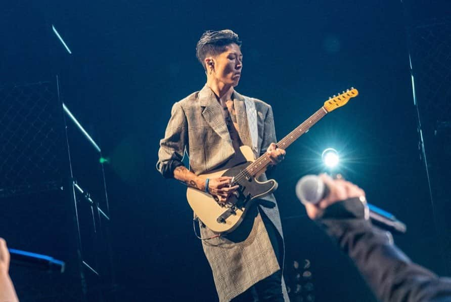 MIYAVI（石原貴雅）さんのインスタグラム写真 - (MIYAVI（石原貴雅）Instagram)「NHK #ザ少年倶楽PREMIUM 「Kis-My-Ft2 PREMIUM SHOW」に MIYAVI が出演！！ 昨年MIYAVIが手がけた「FREEZE」をKis-My-Ft2とコラボ🔥全世界初披露の熱いパフォーマンスをお見逃しなく！！ . 日時：9 月 20 日(金)午後 6 時〜 . 詳しくは⬇️ www4.nhk.or.jp/shonen-p/ . . 【リリース情報】 MIYAVI NEW ALBUM 💿 NO SLEEP TILL TOKYO 7.24 Release⬇️⬇️ https://umj.lnk.to/miyavi_nsttPR ． 【ライブ情報】 MIYAVI “NO SLEEP TILL TOKYO” World Tour 2019 . 10/05 - Helsinki | Tiivistamo 10/06 - London | Islington Assembly Hall 10/08 - Paris | O’Sullivans Backstage By The Mill 10/09 - Bordeaux | Rock School Barbey 10/10 - Barcelona | Salamandra 10/12 - Geneva | Moulin Rouge 10/13 - Lyon | Le Transbordeur 10/15 - Amsterdam | Melkweg 10/16 - Cologne | Essigfabrik 10/17 - Berlin | Columbia Theater 10/21 - Budapest | Barba Negra Music Club 10/23 - Moscow | Glavclub Green Concert 10/24 - St. Petersburg | Aurora Concert Hall November: ASIA December: JAPAN ． MYV CREW Exclusive MIYAVI Birthday Live 2019 ． 9月15日(日) 恵比寿 LIQUIDROOM . MIYAVI ファンクラブ ”MYV CREW” 2019年度会員受付中！！ MIYAVI Fan Club“ MYV CREW” 2019 Membership Admission and Renewal Information  ご入会方法は⬇️ http://myv382tokyo.com/myvcrew/about.html ． ． #MIYAVI #NoSleepTillTokyo #NSTT #UnderTheSameSky #DAOKO #千客万来 #SenkyakuBanrai #Diner #ninagawamika #蜷川実花 #MYVCREW #NorthAmerica #USA #CANADA #MEXICO #EUROPE #ASIA #JAPAN #live」9月18日 20時45分 - miyavi_staff