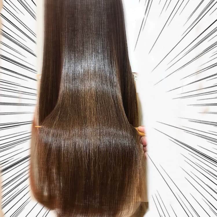 麻美さんのインスタグラム写真 - (麻美Instagram)「先日の質問コーナーで ヘアケアの質問が凄かったの🙏💕 ． 今までにないから 少しビックリして💦 …て言うか🙏ありがとう💕 ． 私はずっと巻き髪だったでしょ？ ． 髪が多くて太くてゴワゴワしてて💦 ． 髪が綺麗なんて言われなかったし… ． ロングのストレートは夢だった💕 ． 毎日のヘアケアでこんなに髪が綺麗になるとは本当に 私もビックリ‼️ ． 髪に悩んでる方 是非オススメします💕 ． このシャンプーとリンスは 自分だけの為のオーダーなの ． 髪の状態や、髪質、 しっとり仕上げたいか？ サラッと仕上げたいか？ とにかく全てが自分のカスタマイズで出来てるので 使うごとに理想の髪になってく✨ ． ストーリーのハイライトから購入出来るので 興味ある方は見て下さいね💕 ． #髪質改善 #ロングヘア #ストレートヘア #ヘアケア #オーダーメイドシャンプー ＃オーダーメイドリンス」9月18日 20時53分 - mami0s