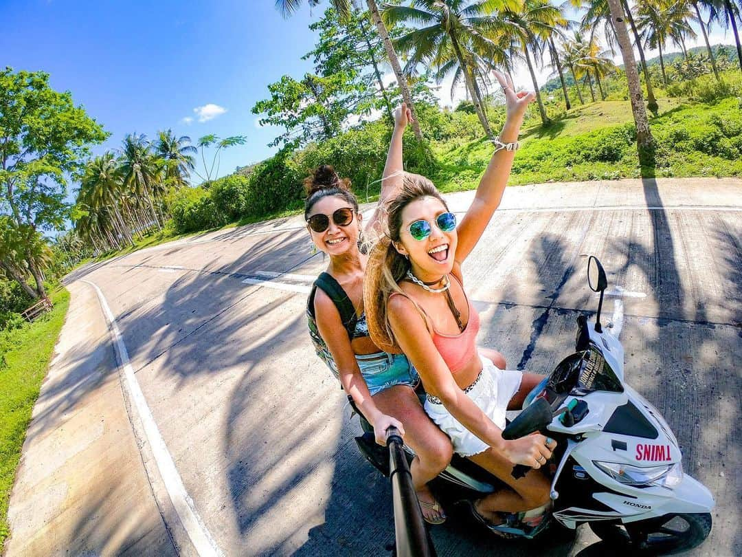 GoProさんのインスタグラム写真 - (GoProInstagram)「#シアルガオ島 、ヤシの木に囲まれる一本道をゴー🛵💨 📷 @maakomind ・ ・ ・ #GoPro #GoProJP #GoProのある生活 #フィリピン #バイク #旅」9月18日 21時07分 - goprojp