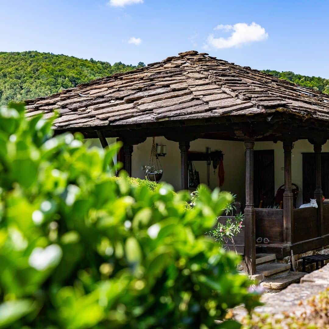 ルフトハンザさんのインスタグラム写真 - (ルフトハンザInstagram)「Hidden in the Bulgarian mountains you’ll come across traditional little villages, where the houses are still being built as they were centuries ago and the people are always friendly. #Lufthansa #EnrichingLife #Bulgaria」9月18日 21時01分 - lufthansa