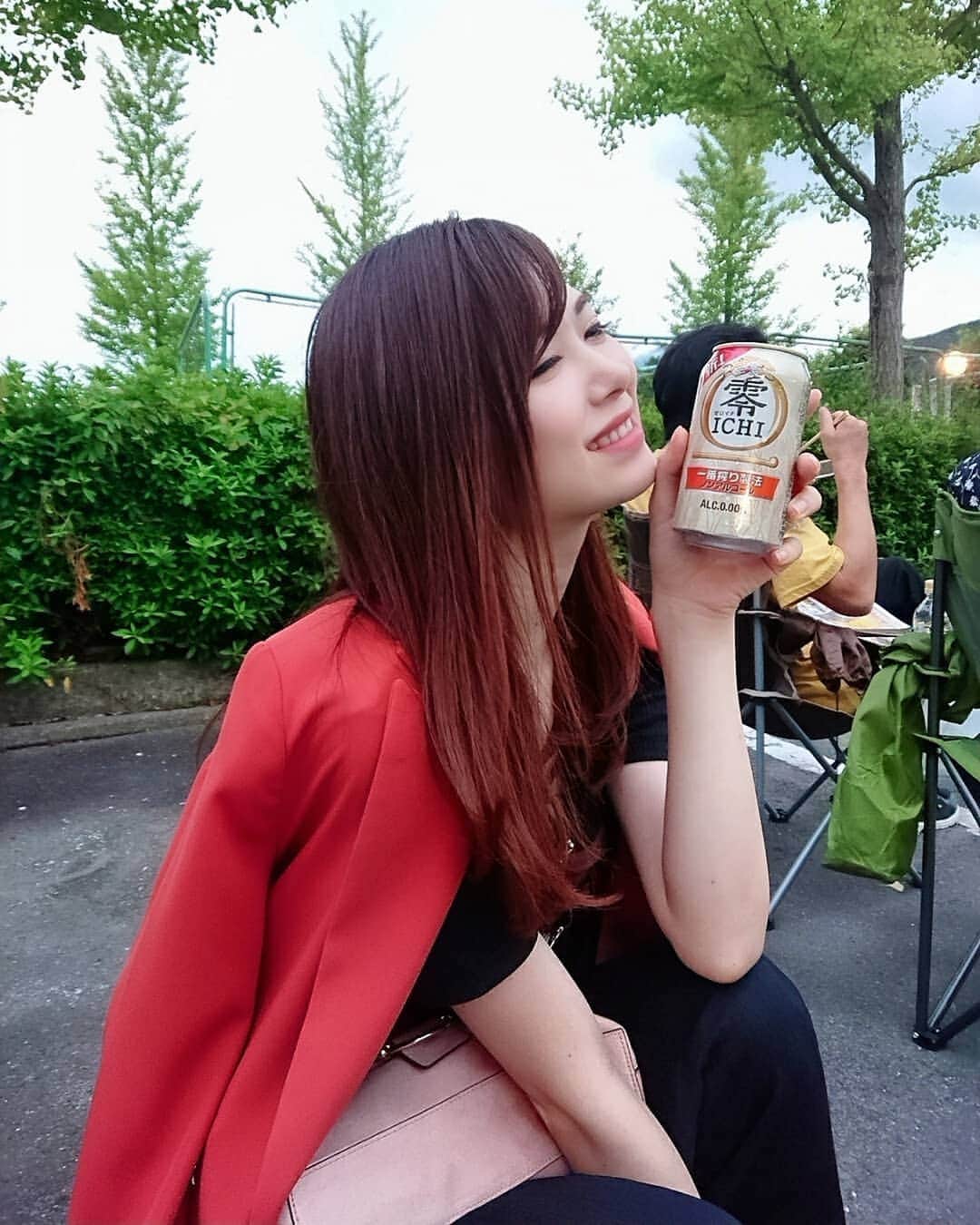 のインスタグラム：「． ． ． １日お疲れ様でした！ 人生初めてのノンアルビール🍺 ． ． #フリーモデル #企業モデル #広告モデル #撮影モデル #サロンモデル #一ノ瀬奈々 #写真好きな人と繋がりたい #ヘアメイク #秋コーデ  #秋ファッション #コーディネート #スカーフ #撮影 #モデル #女子力 #モデル体型 #広告 #雑誌 #portrait  #photo」