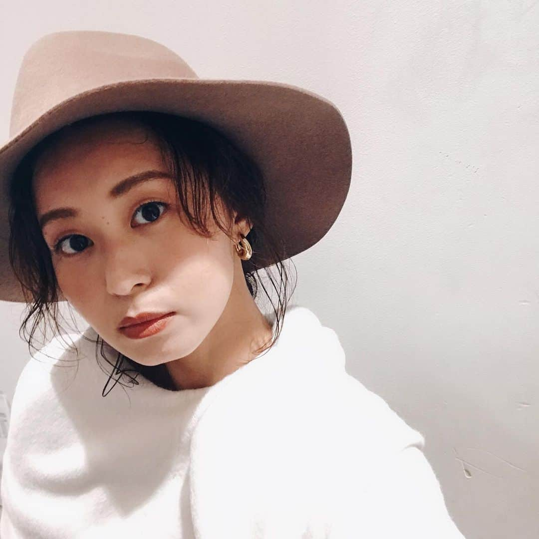 Eri Koyamaさんのインスタグラム写真 - (Eri KoyamaInstagram)「. 今季はハットが気分✌🏻😗 #フェルトhat ¥5,400 . @ungrid_official  @ungrid_staffsnap #ungrid #shop_ungrid_eri #fashion #coordinate #hat」9月18日 21時20分 - 6ri___k