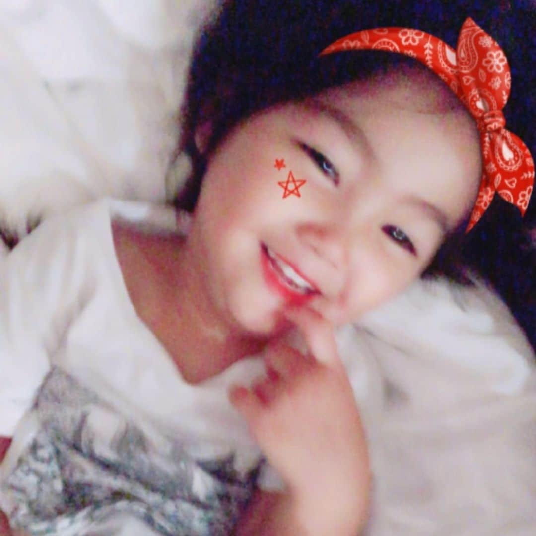 小林明実さんのインスタグラム写真 - (小林明実Instagram)「どんどん顔が 大人になっていく娘✨ 日本語がペラペラ。 ママと一緒に英語も 頑張ろうね✨ * * #singapore  #癒し #娘 #成長」9月18日 21時20分 - akemi.1177