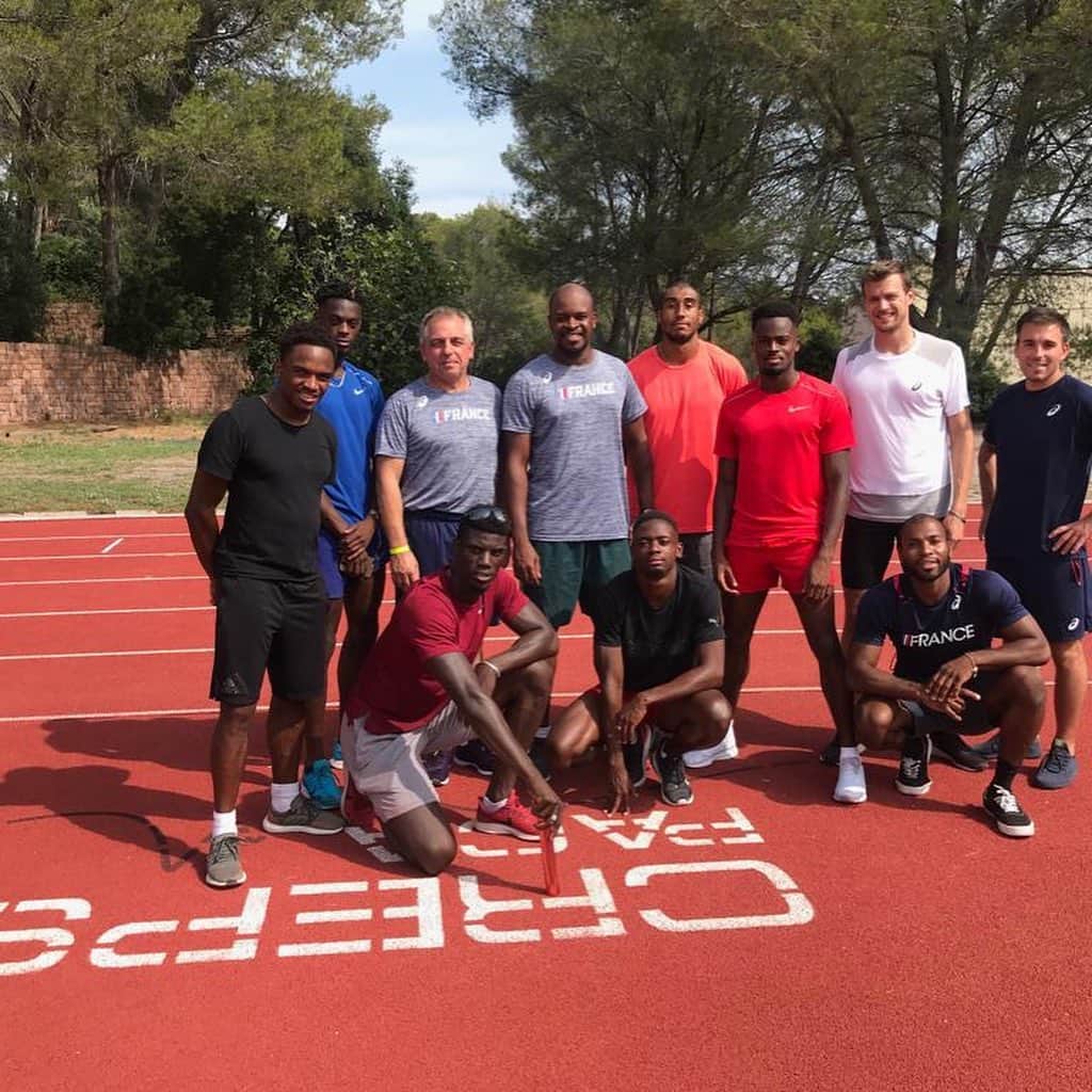 クリストフ・ルメートルのインスタグラム：「Fin du stage relais 4x100m de l’équipe de France. Le groupe vit bien et est prêt pour ces championnats du monde. Rdv à Doha pour concrétiser le travail de cette année. #asics #stage #relais #4x100m #equipedefrance #athletisme 📸 @pascalmartinot」